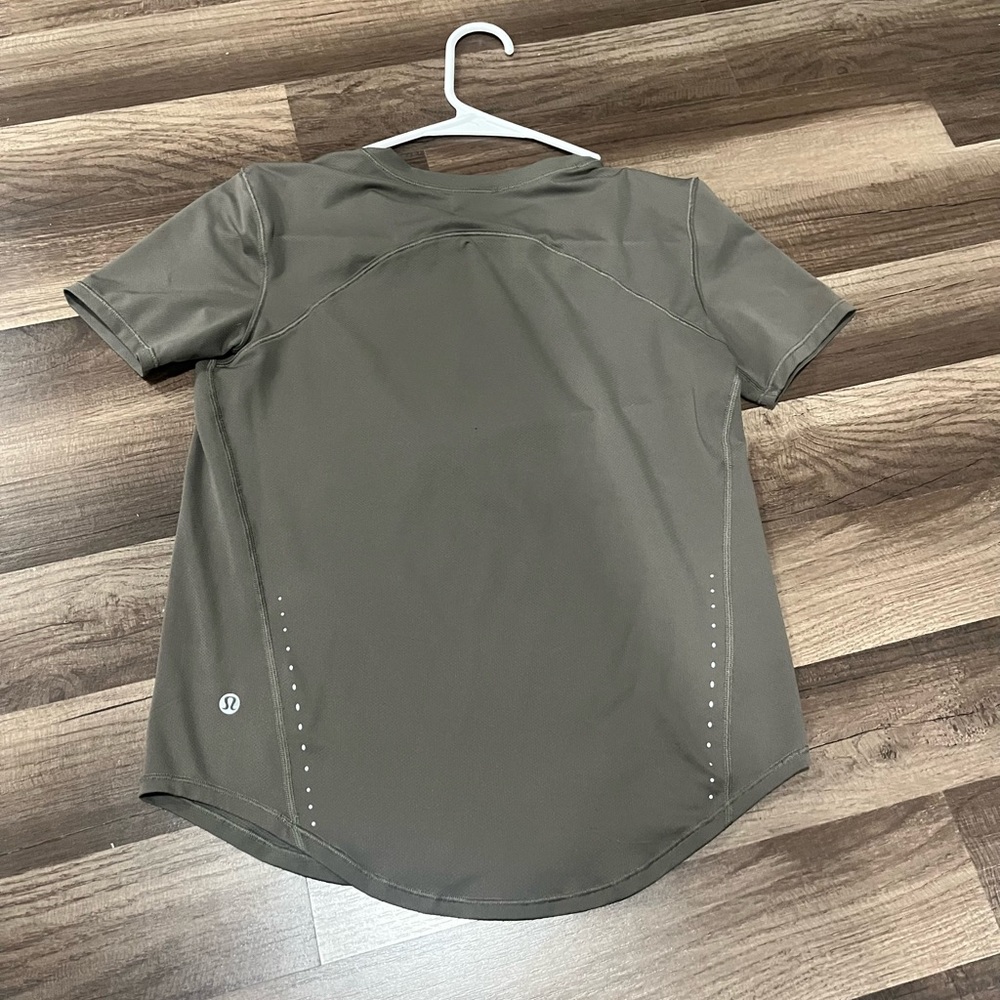 Lulu top- size 2